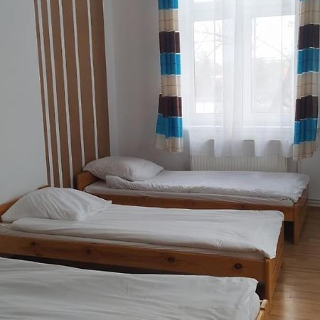 Feniks Pokoje Goscinne Malbork Ruang foto