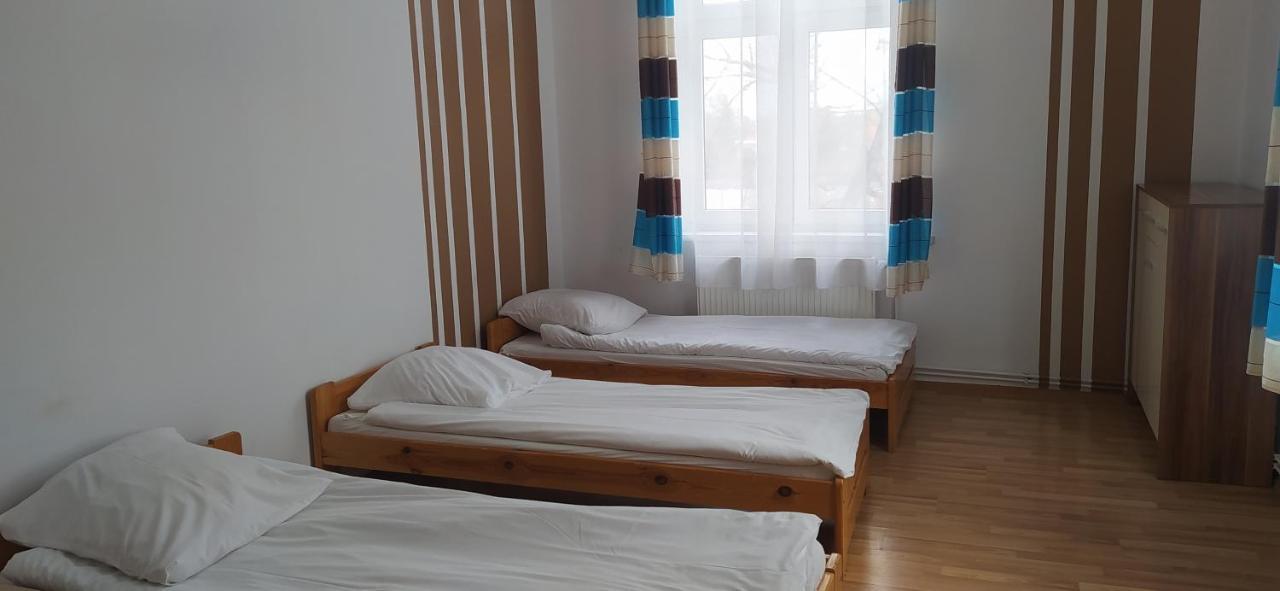 Feniks Pokoje Goscinne Malbork Ruang foto